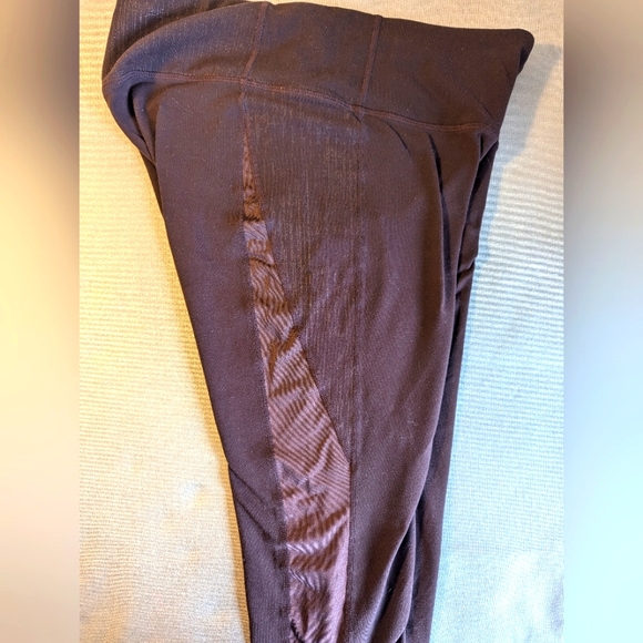 Athleta Maroon Leggings with Side Stripe Pattern Size M Medium - Picture 3 of 5